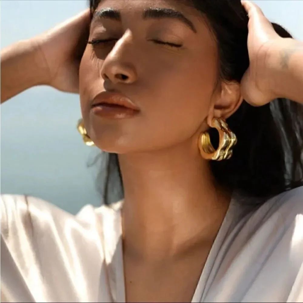 Vintage style hoop earring N200